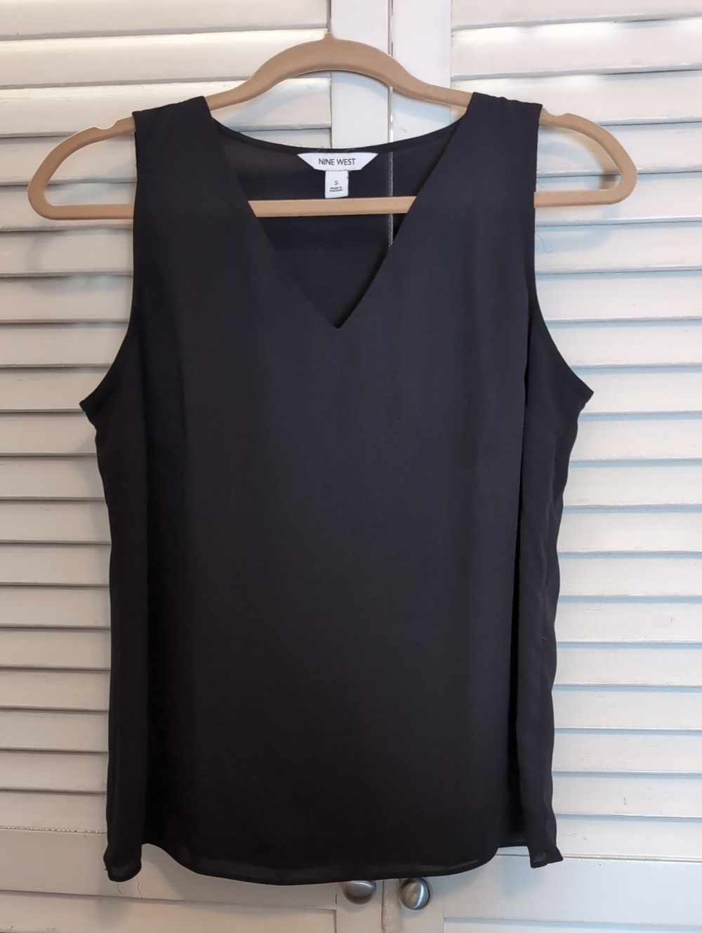 Nine West Black V-Neck Sleeveless Blouse